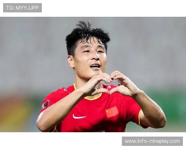国足球员被解说员吐槽引发热议，争议不断引发球迷讨论